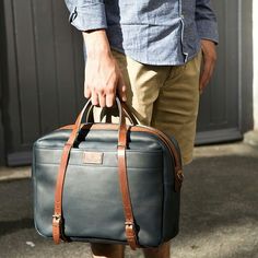 homme-et-sac-a-main